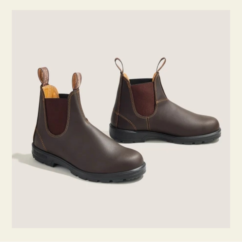 BRAND NEW! Blundstone 550 Chelsea Boots — Walnut Women’s 9.5